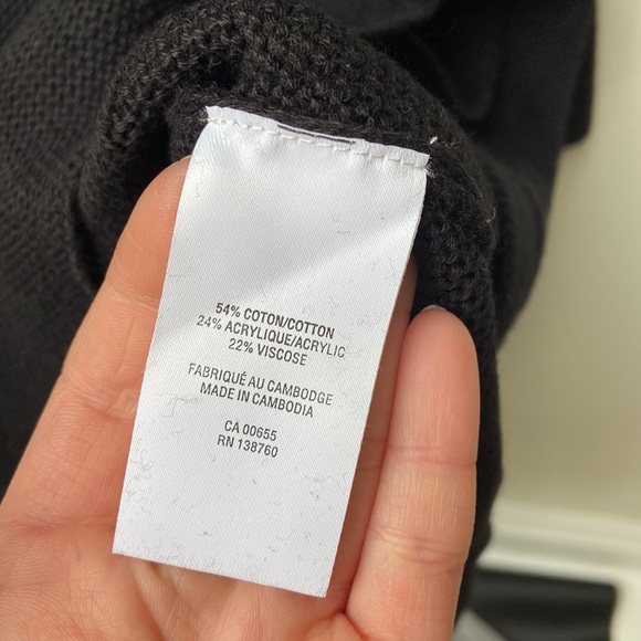 Knit Embroidered Flower Sweater - Picture 5 of 8